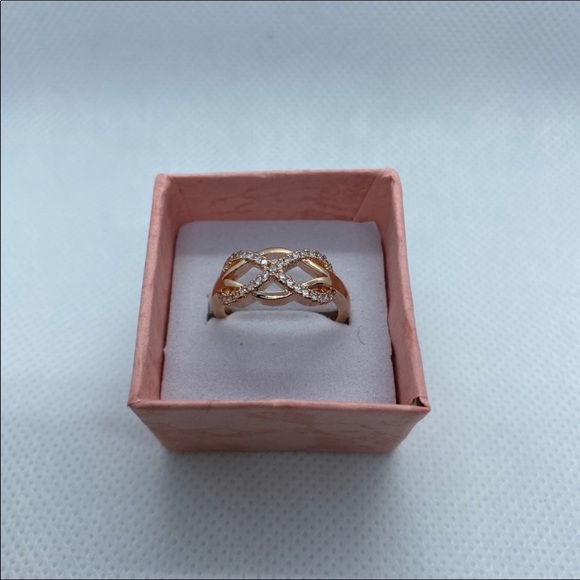 ttowndelights Jewelry - Rose Gold Infinity Ring sz 6.5